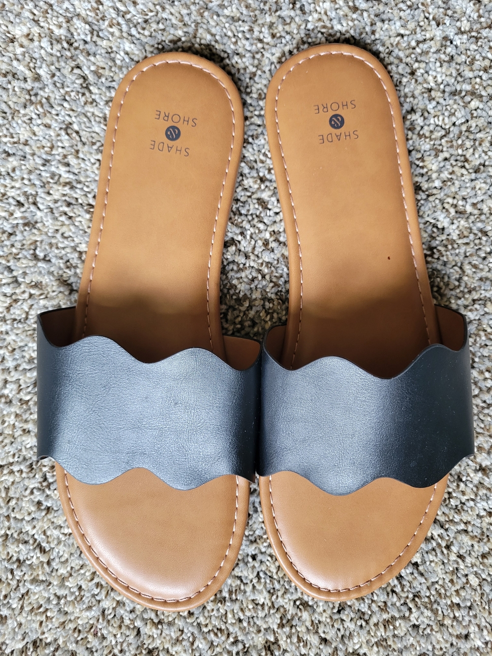 Shade & Shore Women's Black Wavy Strap Slide Sandals with Tan Footbed